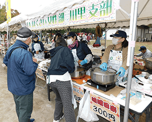 玉コンニャクを販売する川里女性部